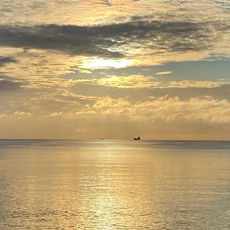 3 Bedroom Beautiful In * גדינייה