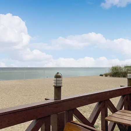 3 Bedroom Beautiful In Dom wakacyjny *