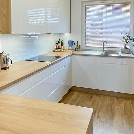 3 Bedroom Stunning In Prázdninový dům Gdyně