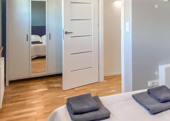 3 Bedroom Beautiful In Semesterbostad