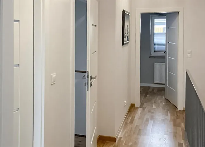 3 Bedroom Beautiful In Semesterbostad *