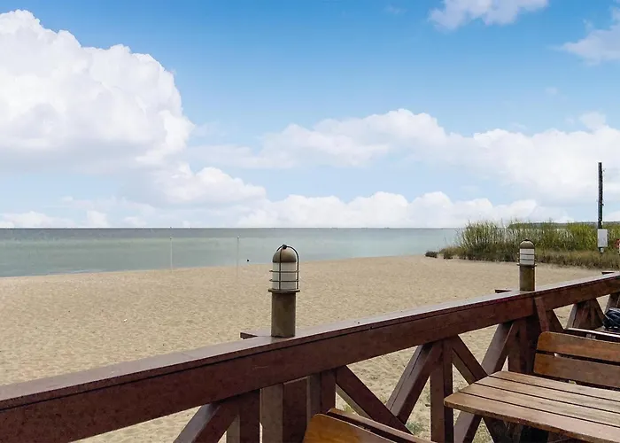 3 Bedroom Beautiful In Semesterbostad *